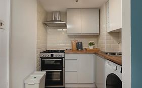 Lovely 2Br Ap Just Moments Away From Brighton Beach
